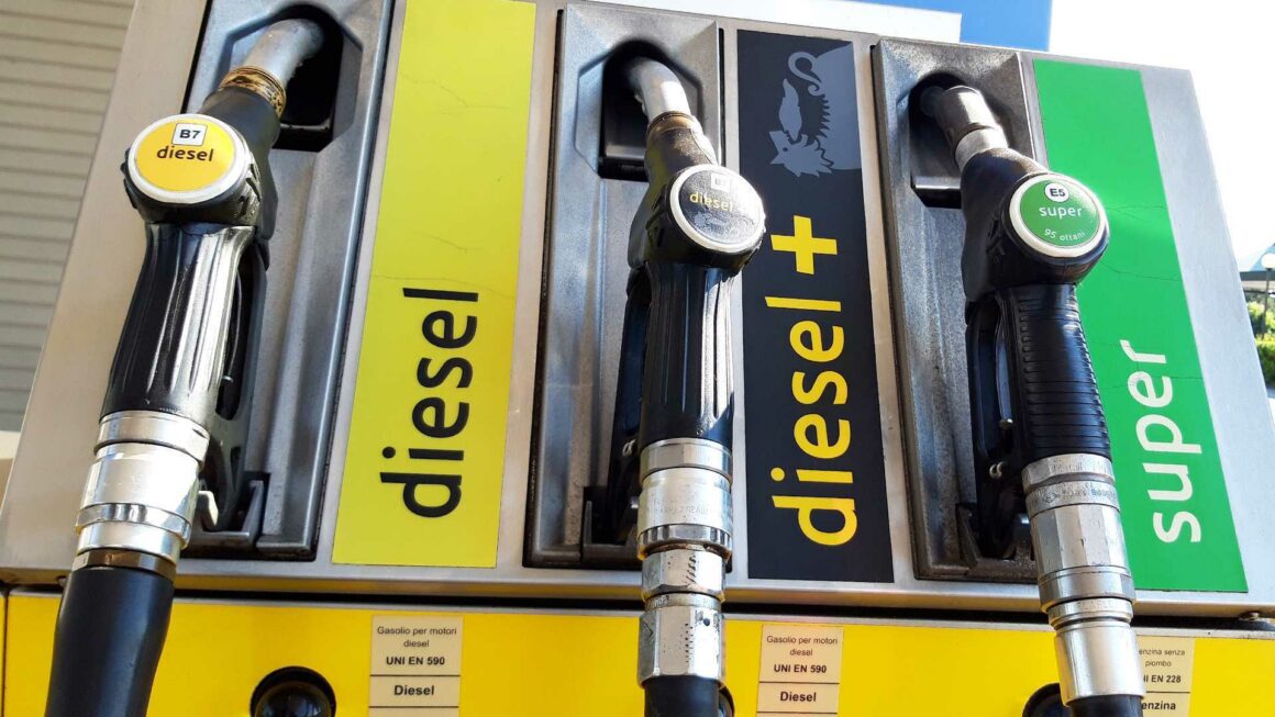 Carburanti, tornano a salire i prezzi di benzina e gasolio: la situazione