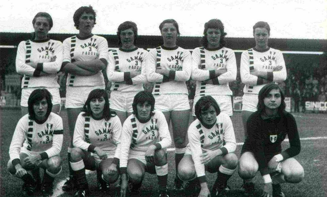 La nascita del calcio femminile: una storia sportiva